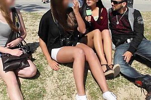 男子在西湖捞手机日入约一万